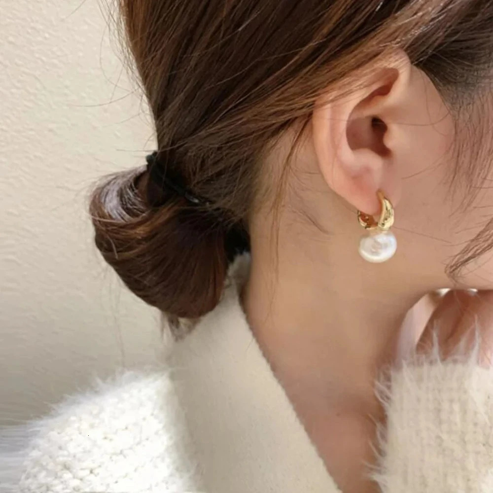 Pearl Studs Hoop Earrings for Women Charm Gold Color Eardrop Minimalist Korean Dangle Earring Wedding Jewelry Accessories 251131