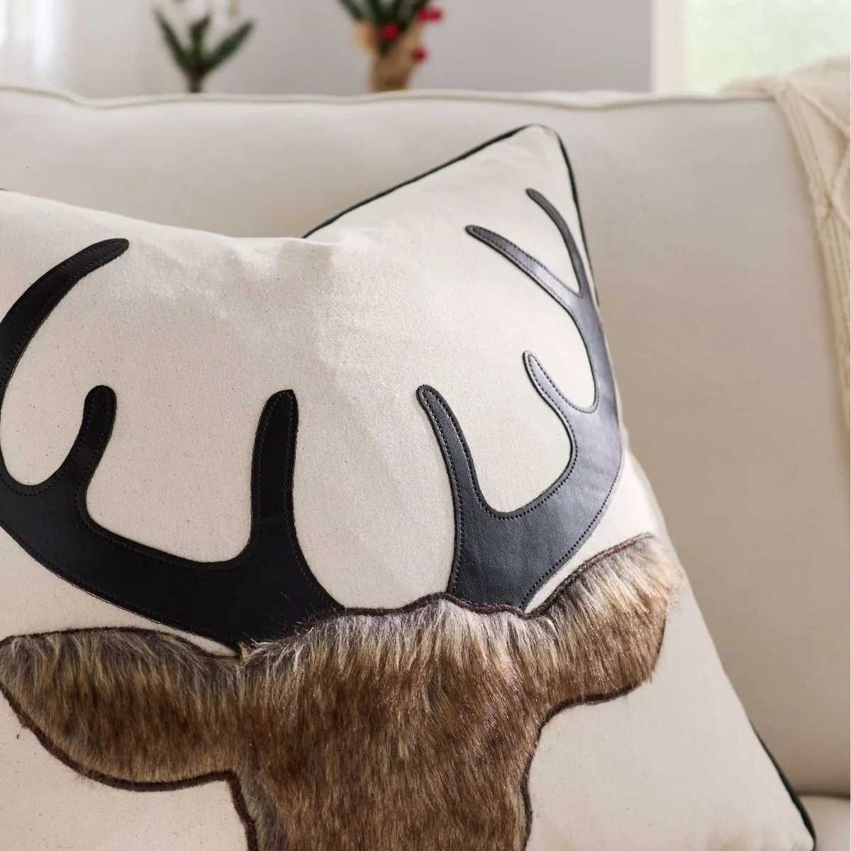 Christmas Reindeer Tufting Pillow Covers Farmhouse Rustic Throw Pillowcase for Home Winter Holiday Merry Christmas Decor Y251105
