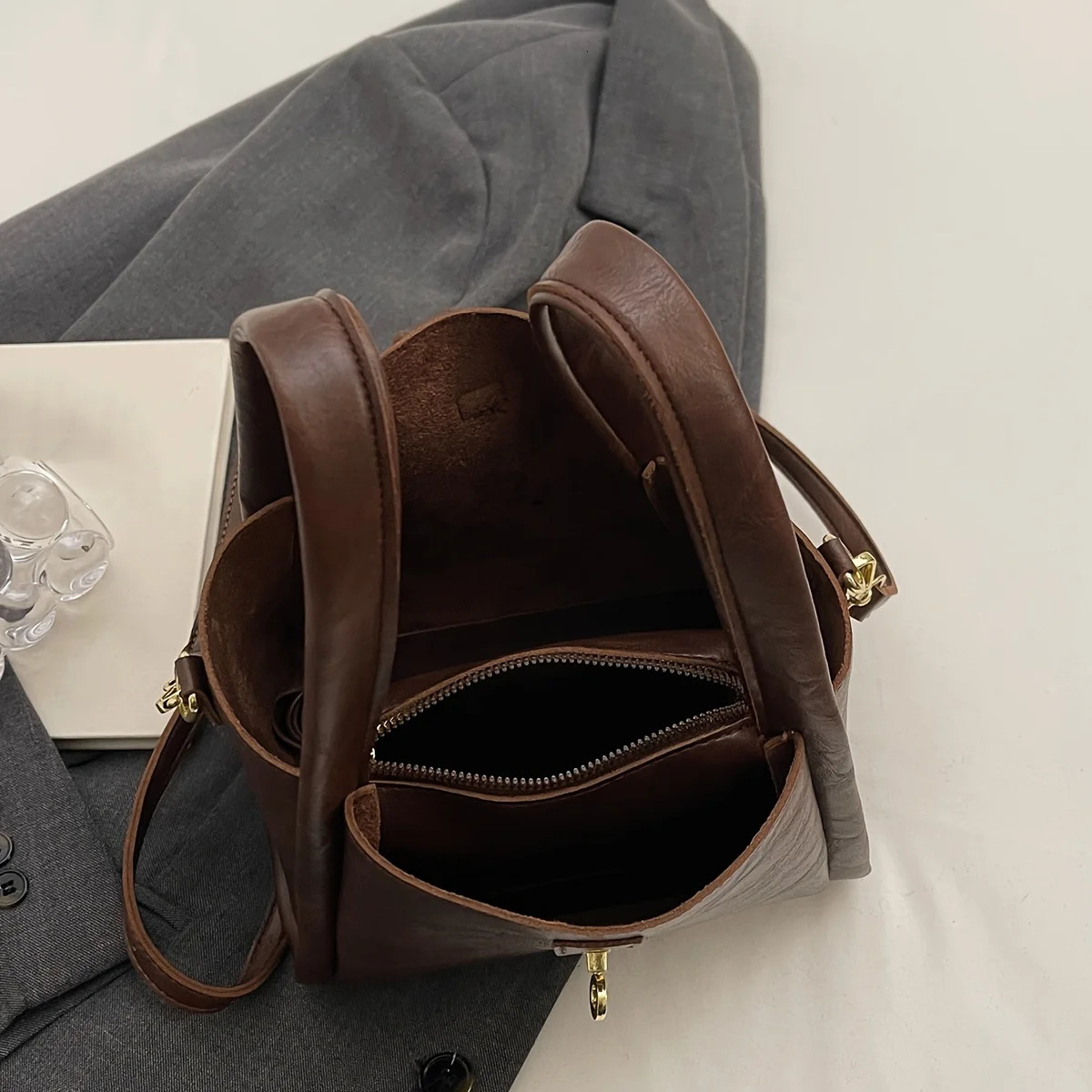 Classic and fashionable niche handbag simple retro and versatile daily temperament crossbody bag 251104