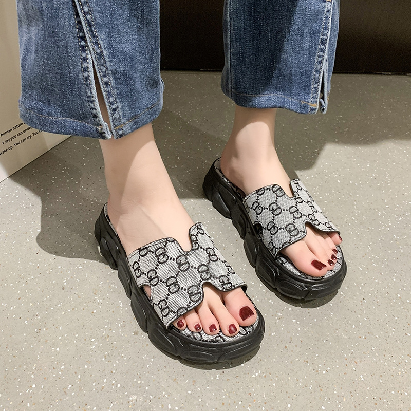 designer shoes 2025 European fashion brand letter cool for women style thick-soled flip-flops for outdoor wear beach shoes for women