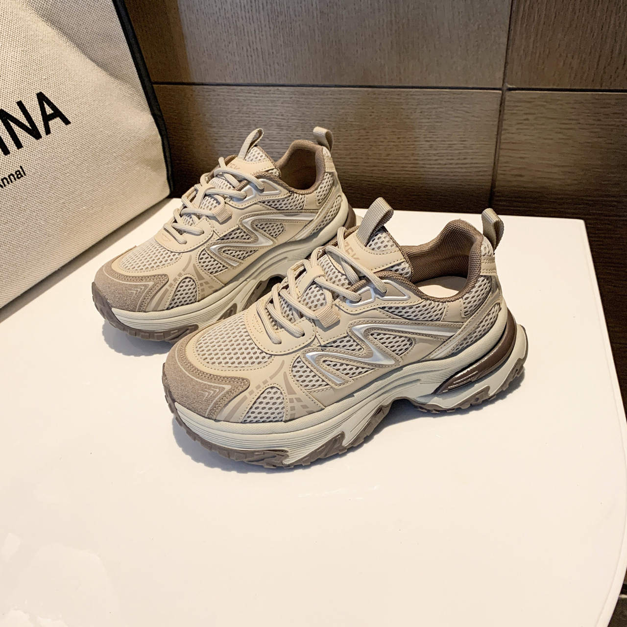 European station thick-soled color-blocking daddy shoes women's mesh breathable comfortable and lightweight casual sneakers