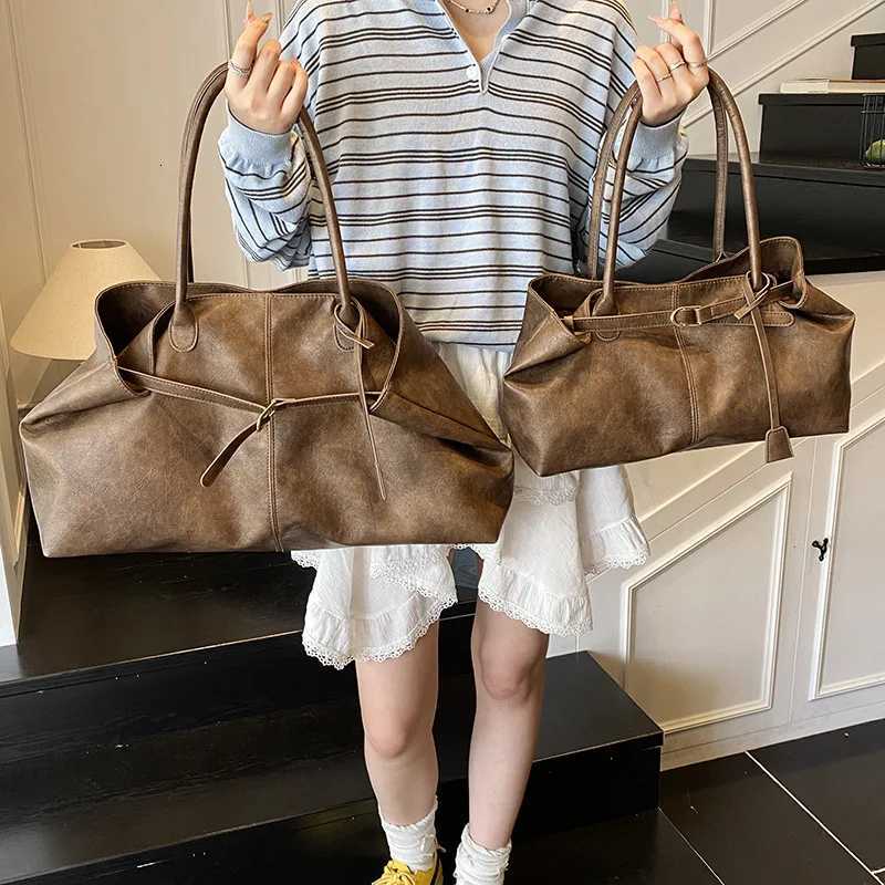 Leisure Commuter Large Capacity Bag for Women 2025 New Fashionable and Versatile Single Shoulder Underarm Bag Handheld Tote Bag Z251104