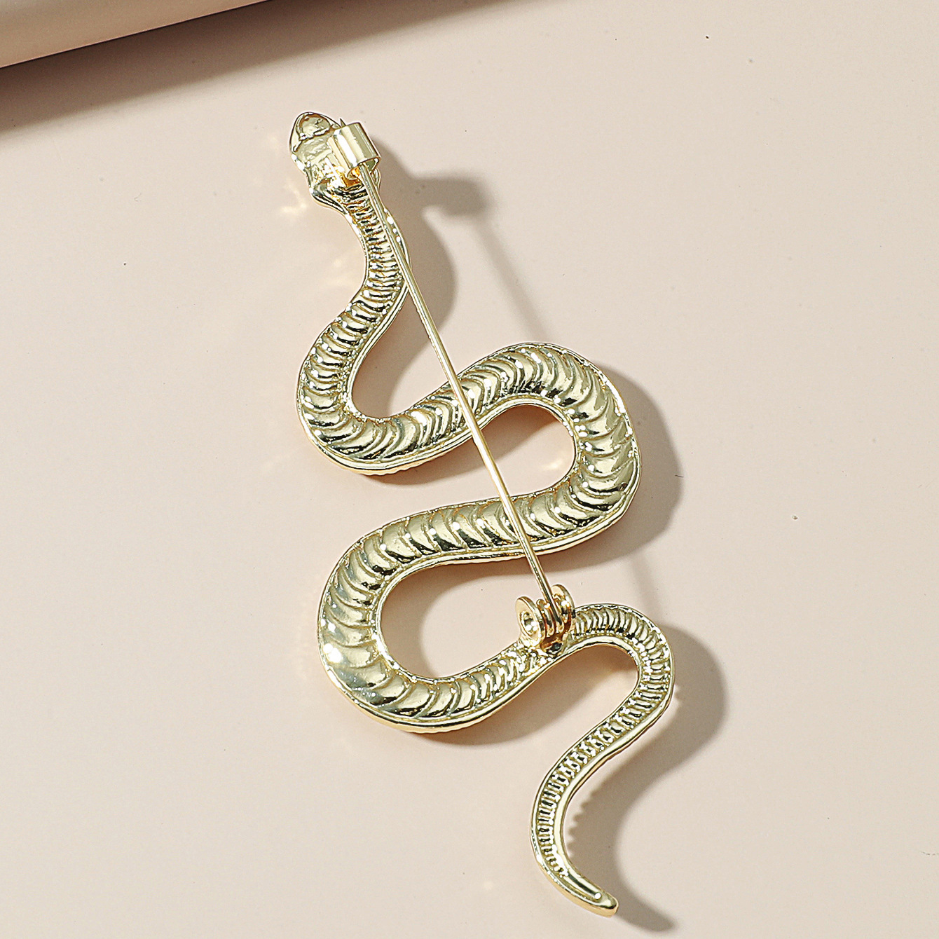 Exaggerated Snake-shaped Brooch Men's Personality Fashion Geometric Python Badge Coat Pin Decoration Women