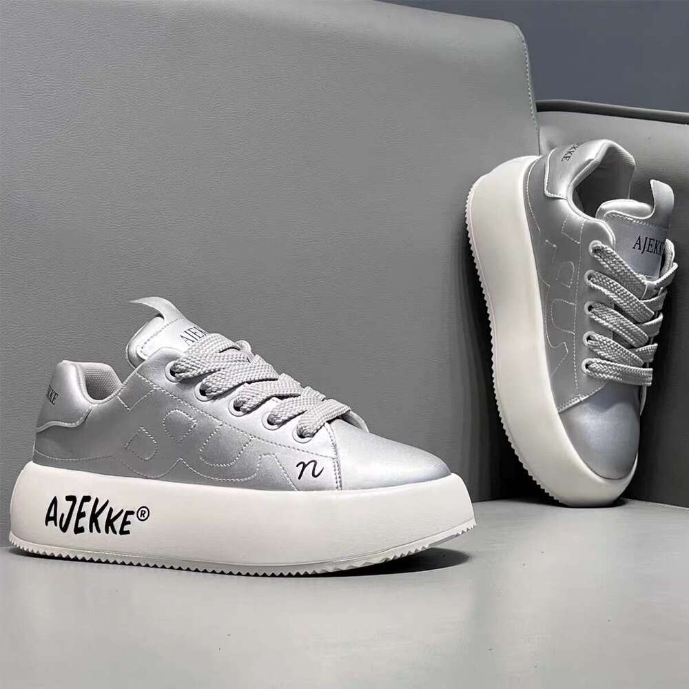 Men's 2025 Autumn Winter New Versatile Fashionable High-End White Casual Comfortable Thick-Soled Trendy Shoes Internet Celebrity Hot Item