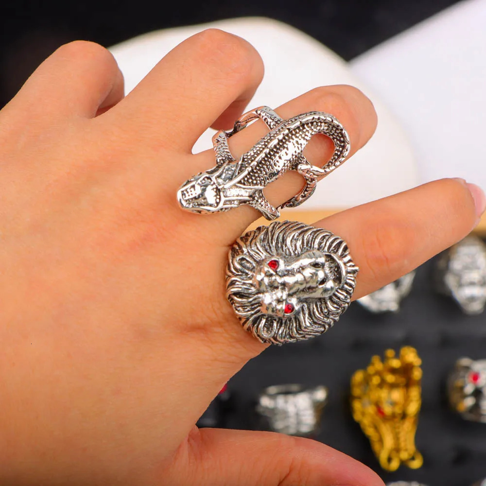 10203050pcsLot Fashion Classic Retro Punk Style Animal Owl Skull Rings For Men Women Hop Hip Jewelry Accessories Party Gifts 251031