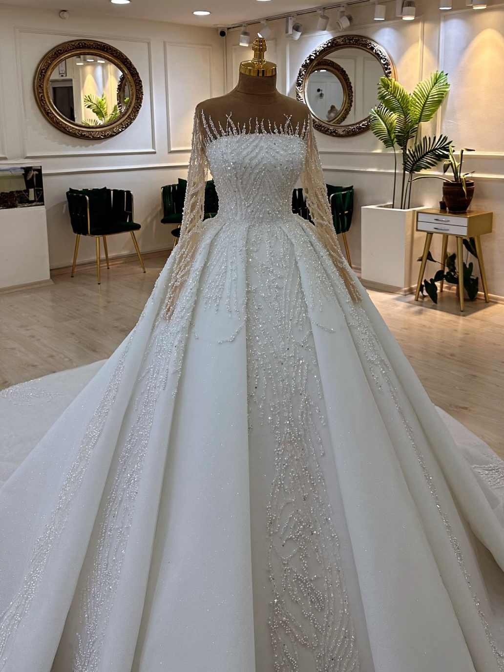 Princess Ball Gown Wedding Dresses Sequins O Neck Long Sleeve Bride Dress Elegant Sweep Train Bridal Dress Customized