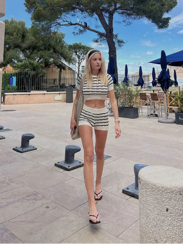 TRAFZA Womens Knitted Striped Short Sleeve Set Fashionable Casual Tight Summer Sexy Holiday Tight Shorts Set 250401