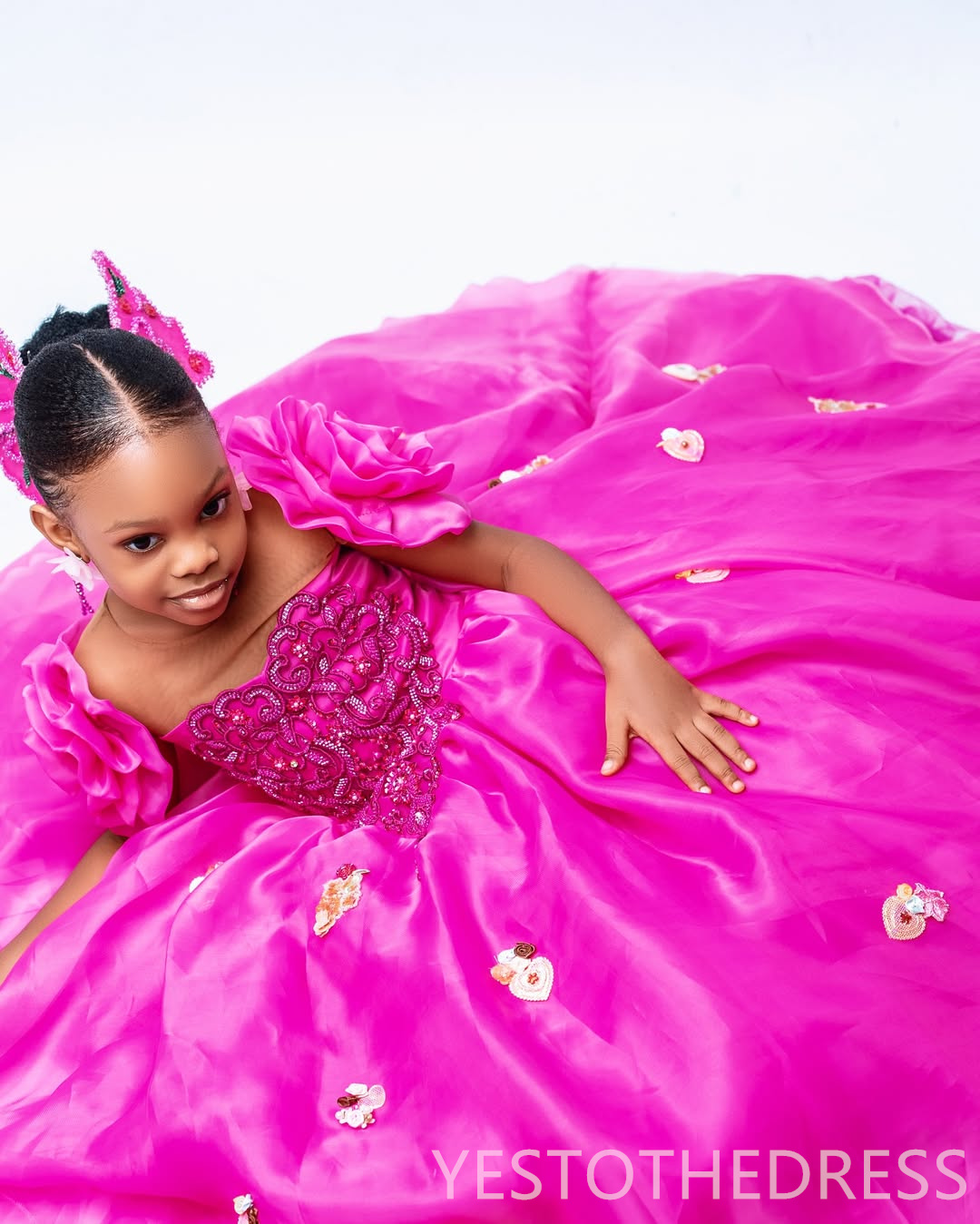 2026 Fuchsia Flower Girl Dresses Children Birthday Dress Illusion Sheer Neck Beaded Sequined Lace Appliqued Flora Tiered Tulle Ball Gown For Marriage 