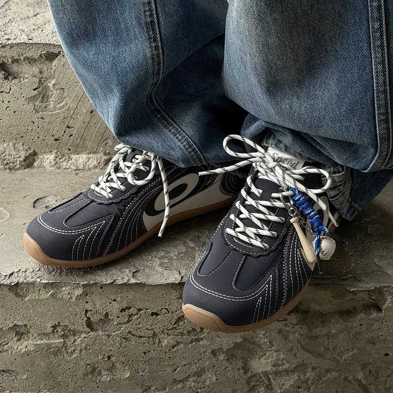 Flat Soft Lightweight 2025 New Summer Breathable Versatile Front Lace-Up Deutsche Training Shoes Vintage Mens Sneakers Y251105