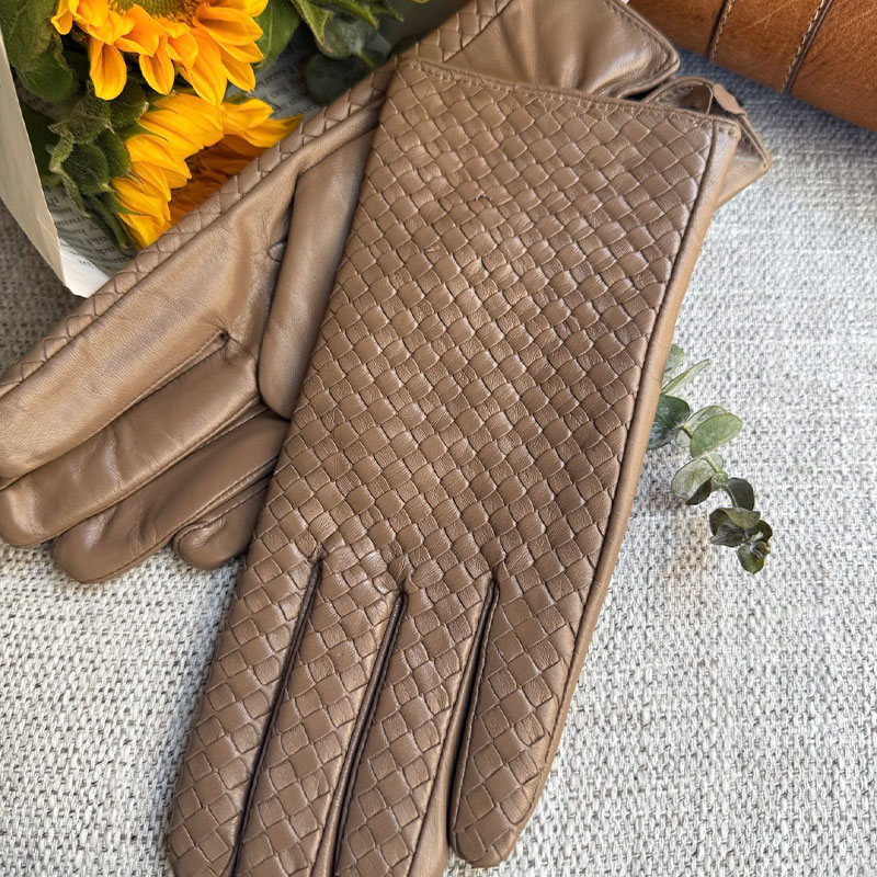 Retro Y2K Designer Luxury Women's Woven Leather Gloves Classic Multiple Colors Mittens Outdoor Warm Weatherproof Winter Accessory S1112
