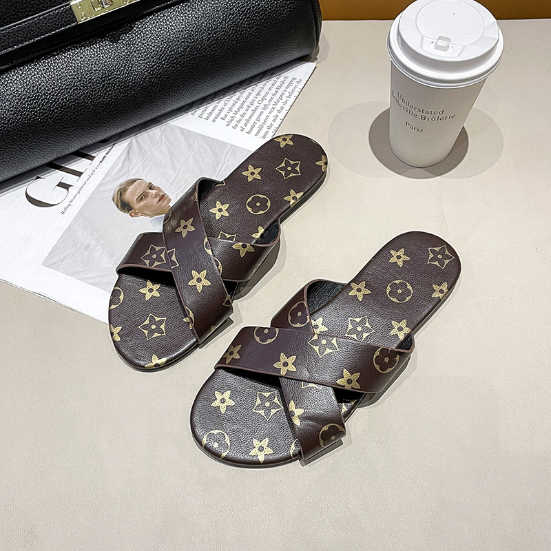 new Spring and Summer Star Toe-Loop Flat Popular Slippers Round Toe Non-Slip Sandals for Women