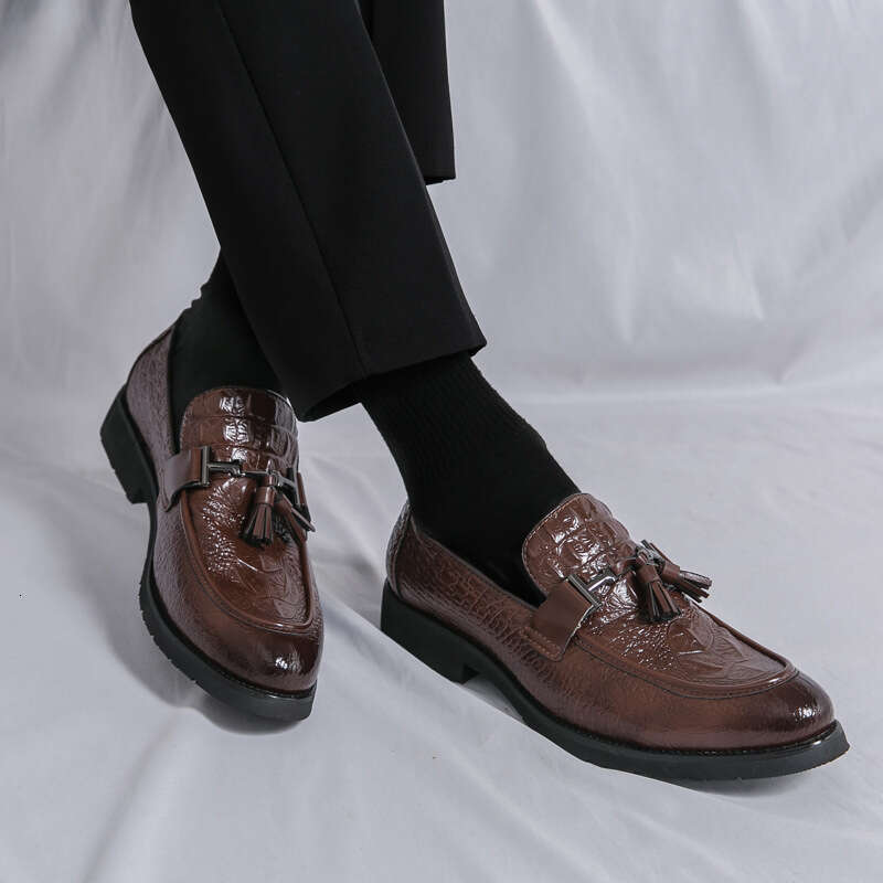 Large size leather shoes, sizes 38-46, 2024 Spring and Autumn new casual footwear with crocodile pattern embossed loafers