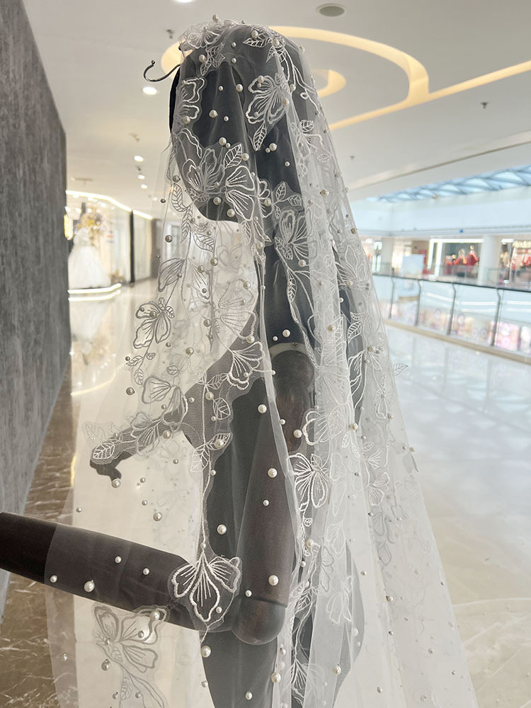 Romantic Wedding Veil Pearls Appliques Lace One Layer Cathedral Length Bride Veils High Quality Customized velo de novia