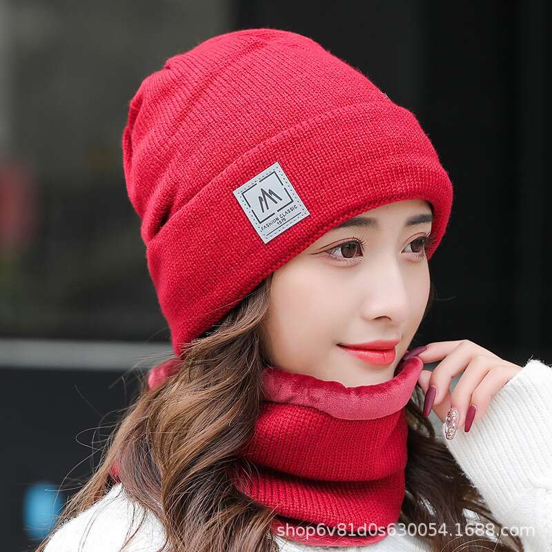 Warm winter knitted hat and scarf set, ideal for keeping warm and cold, cold weather and outdoor activities