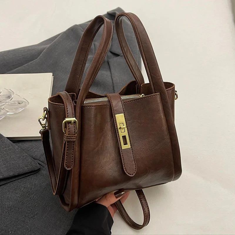 Classic and fashionable niche handbag simple retro and versatile daily temperament crossbody bag 251104