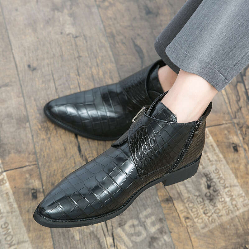 Men's in plus size, new casual shoes, fashionable men's high top Martin boots, trendy pointed short leather boots