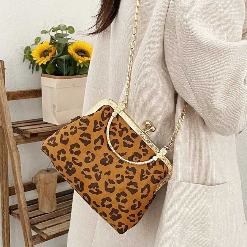 Chain fashion crossbody bag 2024 unique fashionable leopard print small bag evening party bag snap closure box bag H251016