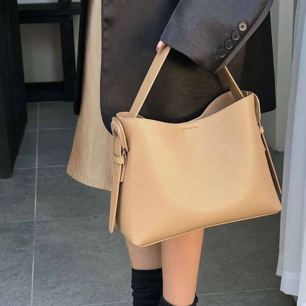 Genuine Leather Tote 2025 New Large Capacity High-End One-Shoulder Crossbody Bag Cowhide Fashion Commuter Women's Handbag