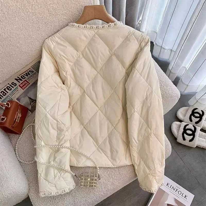 Womens Winter Jacket White Short Cotton-padded Jacket Coat Female Winter Stitching Round Neck Loose Light Cotton-padded ClothesT251105