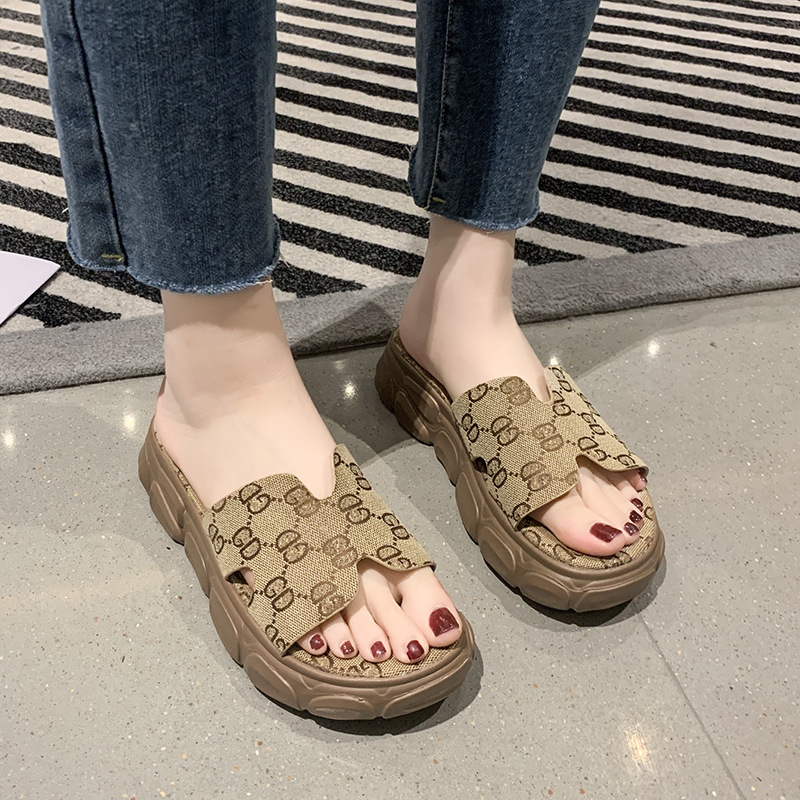 designer shoes 2025 European fashion brand letter cool for women style thick-soled flip-flops for outdoor wear beach shoes for women