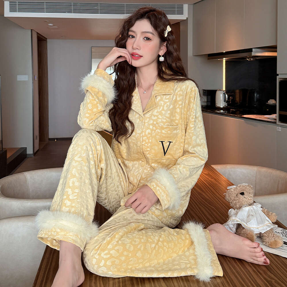 Velvet Pajamas for Women Warm Thickened Little Fragrance Style Long Sleeve Set Loose Fit Autumn and Winter Designer Luxcury Homewear Pyjamas