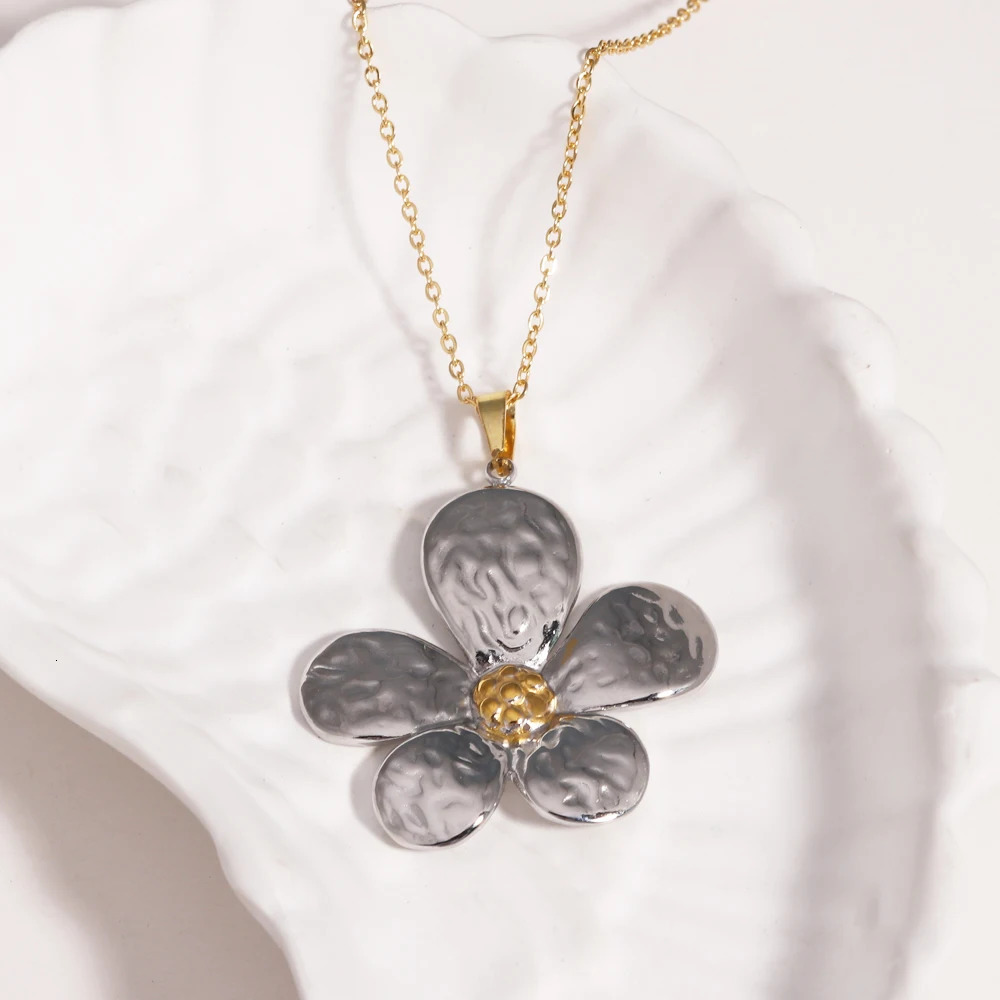 Color Preservation Stainless Steel Flower Pendant Necklace For Women Gold Silver 18K Goldplated Waterproof Jewelry 251031