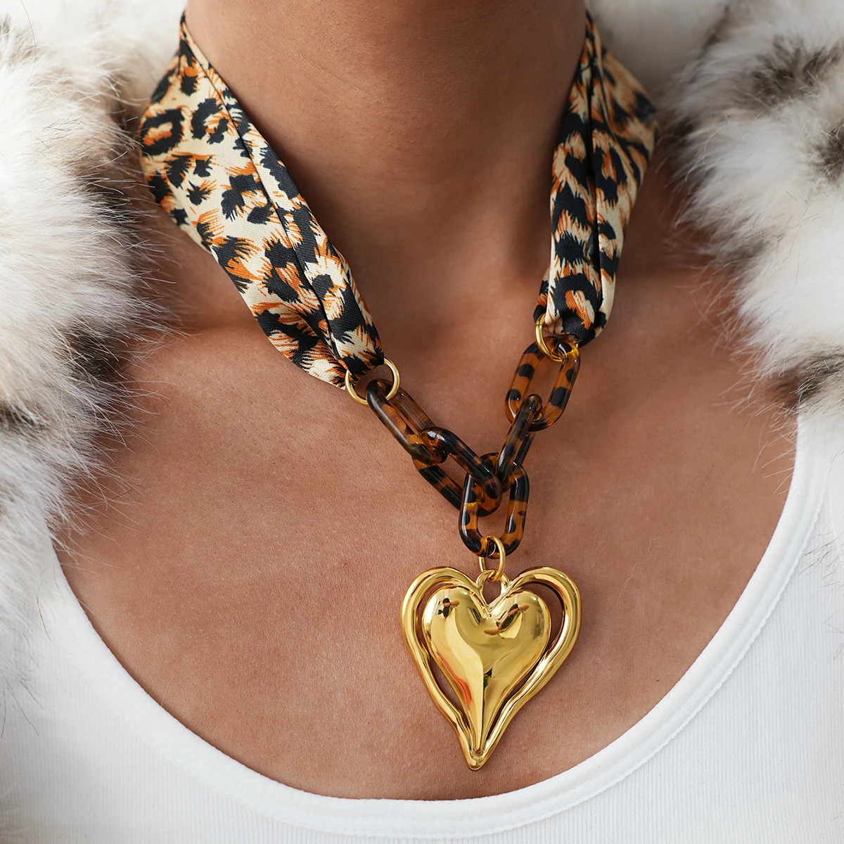 Fashion Stainless Steel HeartShaped Leopard Print Scarf Trendy Necklace 18K Gold Plated Quality Ladies Jewelry For Daily Wear 251031