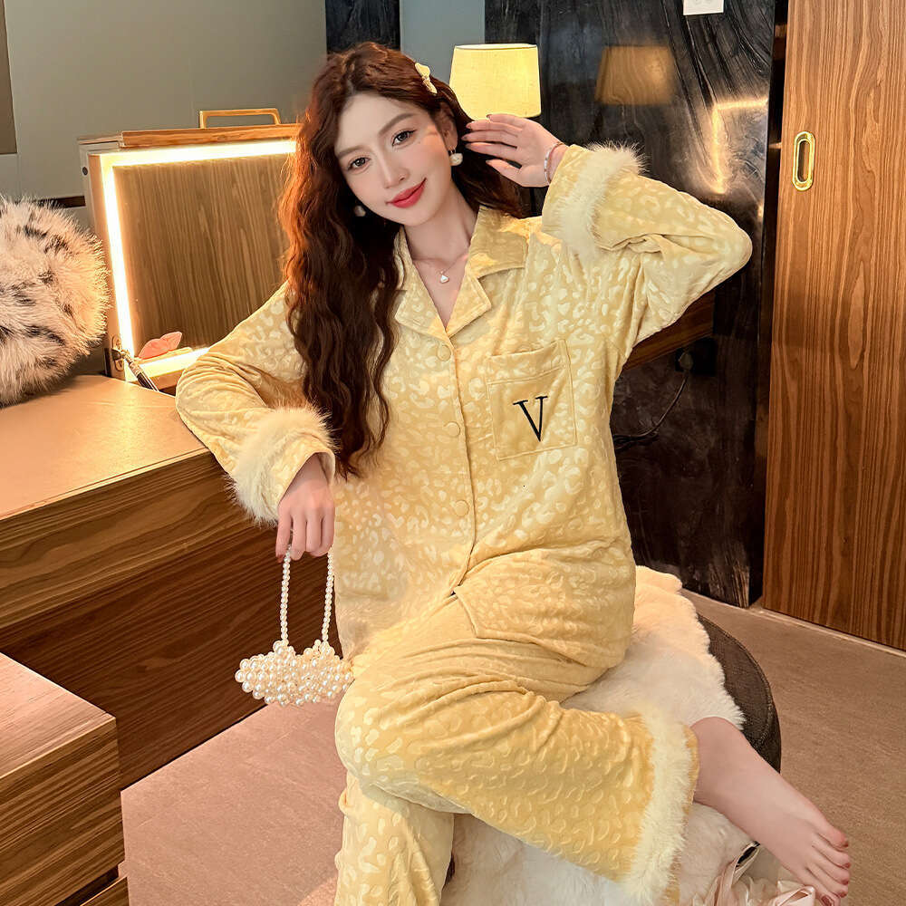 Velvet Pajamas for Women Warm Thickened Little Fragrance Style Long Sleeve Set Loose Fit Autumn and Winter Designer Luxcury Homewear Pyjamas