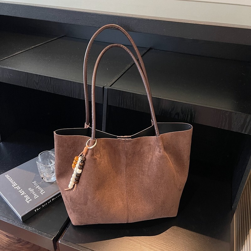 Hot-Selling Retro Melad Large Capacity for Women 2025 New Versatile Commuter Shoulder Handheld Tote Bag