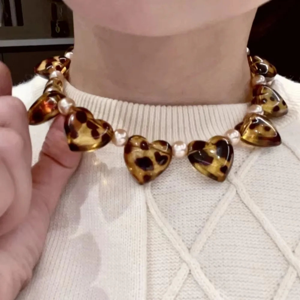 Leopard Print Large Heartshaped Necklace Fashion Pearl Lady Necklace Bead Choker Necklaces Y2k Necklae For Woman Man 251031