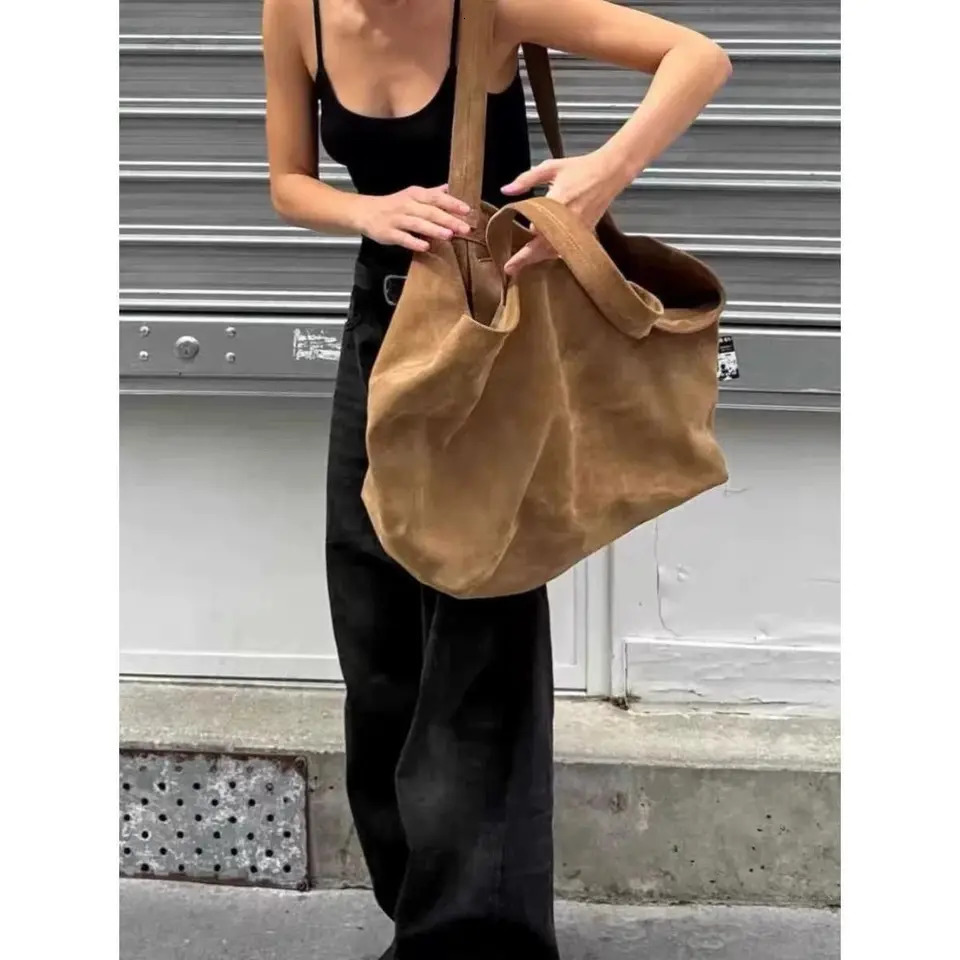 Autumn Winter Large Capacity Tote Bags for Women Retro Suede Casual Commuting Shoulder Fashion Versatile Underarm Bag 251104
