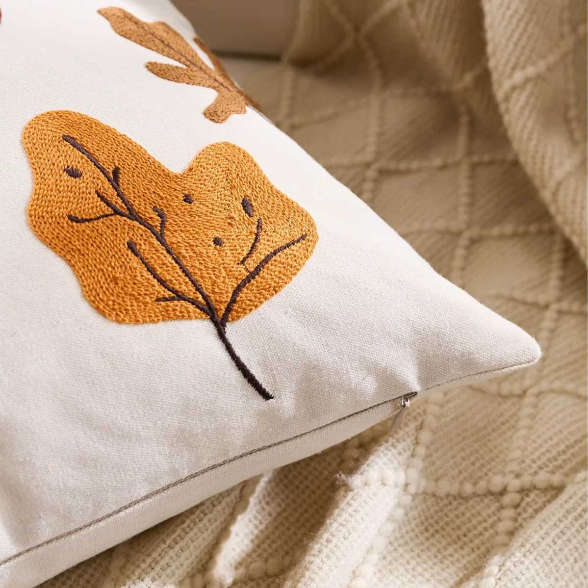 Autumn Thanksgiving Pillowcase Fashion Jacquard Embroidery Maple Leaf Throw Cushion Cover Headboard Pillowcases 30x50/45x45cm Y251105