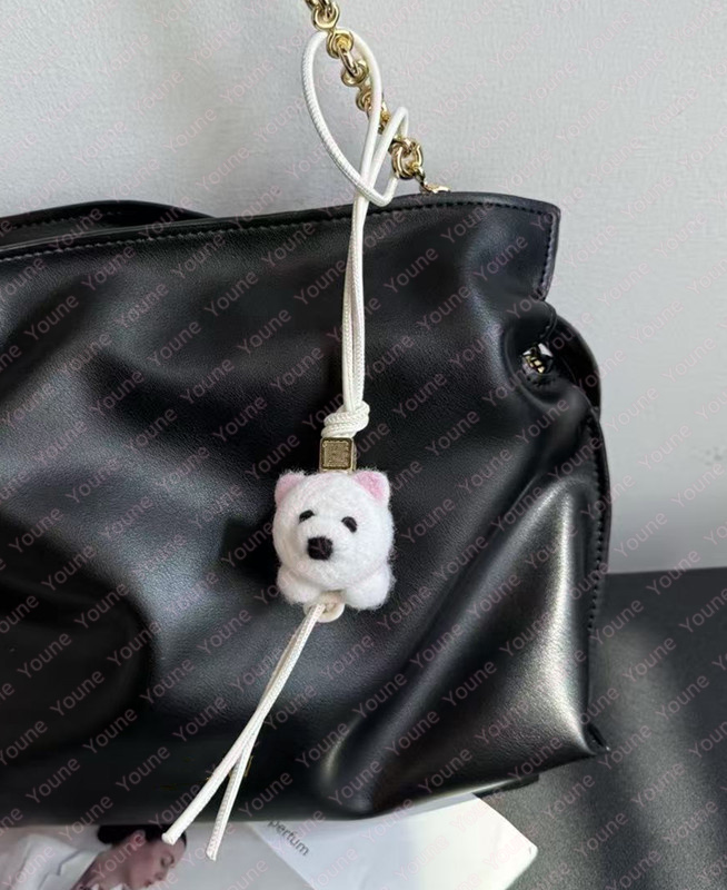 Sac de luxe Charm Pendentif Designer Ornement Chow Chow Charmin Feutre Sangle en Cuir de Veau Anagramme Dés Animal Poupée Hommes Femmes Voiture S