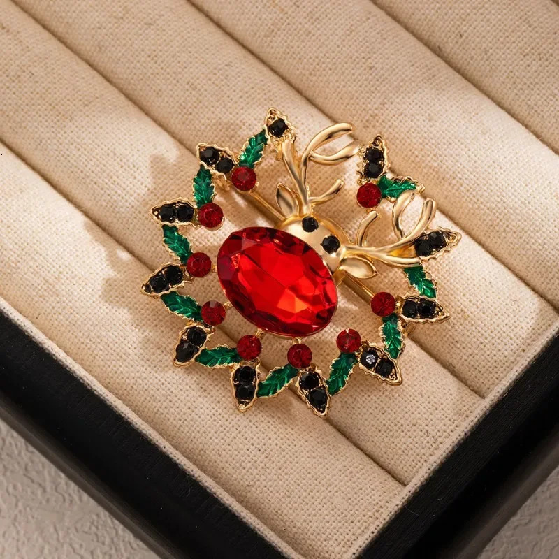 Christmas Hundreds of Jewelry Pins Fashion Boots Brooch Men and Women Accessories Holiday Gifts Wholesale 251104