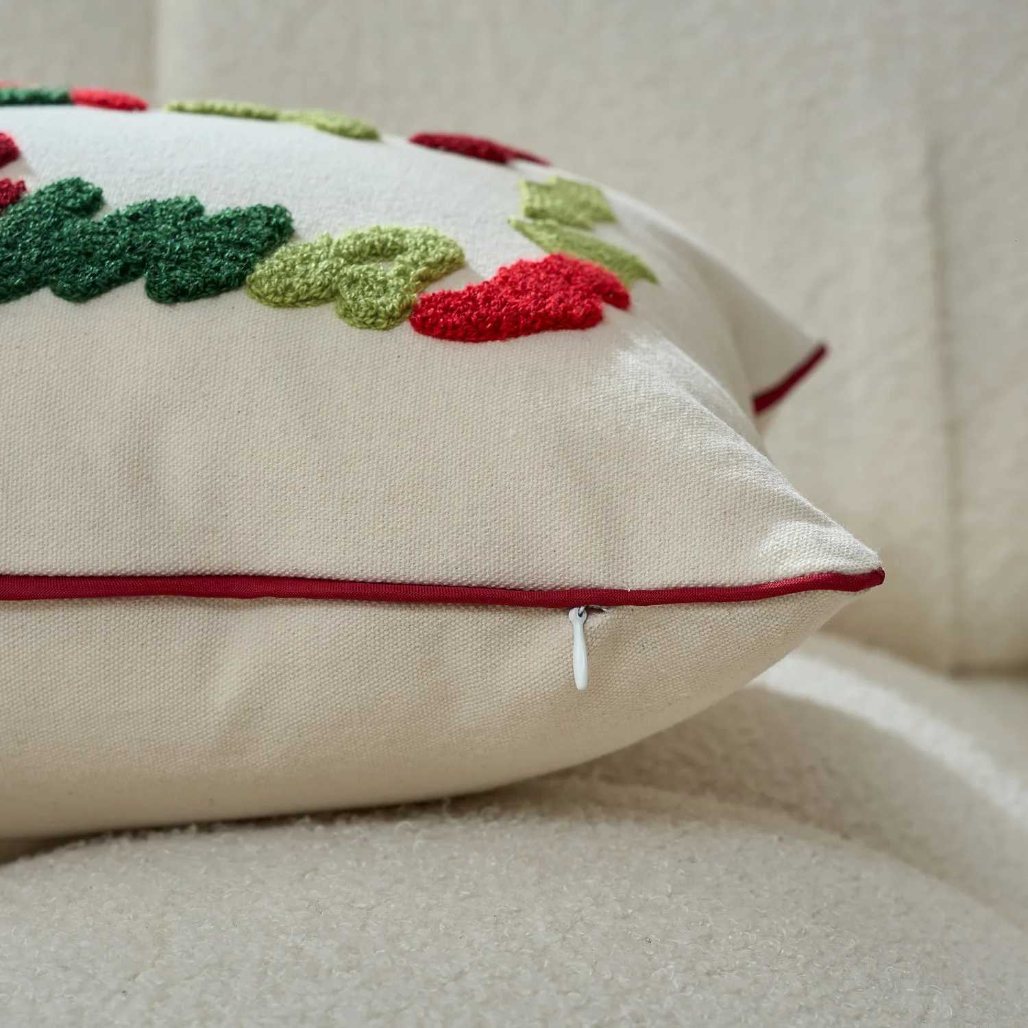 Christmas Embroidered Throw Cushion Cover Merry Christmas Gingerbread Man Tufted Pillow Case for Home Festive Holiday Decor Y251105