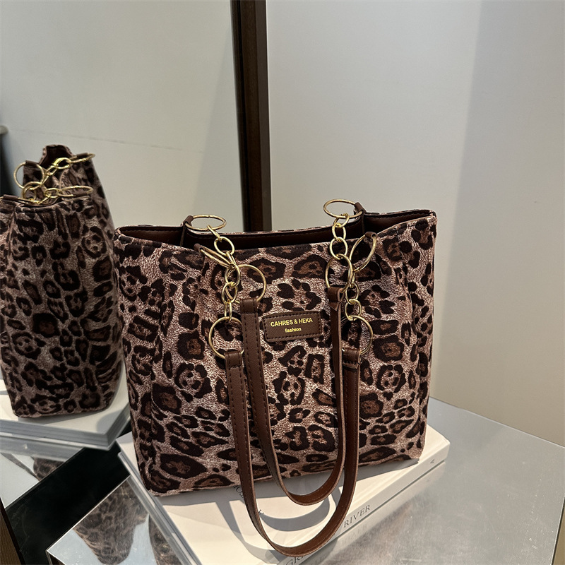 Vintage Matte Large Capacity Leopard Print for Women 2024 New Autumn Winter Versatile Crossbody Single Shoulder Commuter Tote Bag