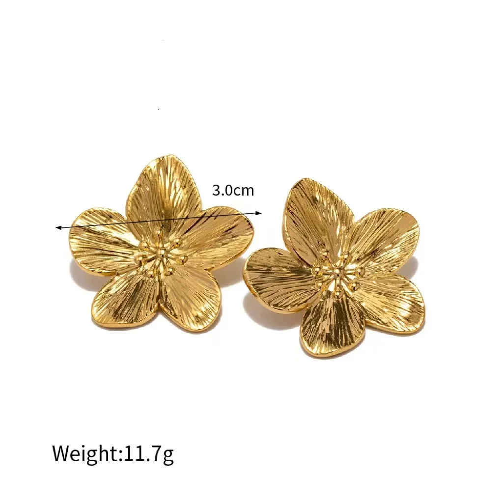 Vintage Gold Color Metal Flower Stud Earrings for Women Fashion Statement Party Daily Wear European American Earrings 2024 251131