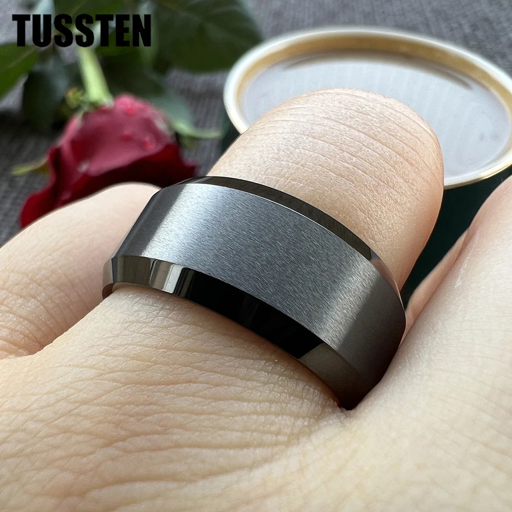 TUSSTEN 10mm Beveled Edges Matte Finish Gold Tungsten Carbide Ring for Men Women Fashion Engagement Wedding Band 251031