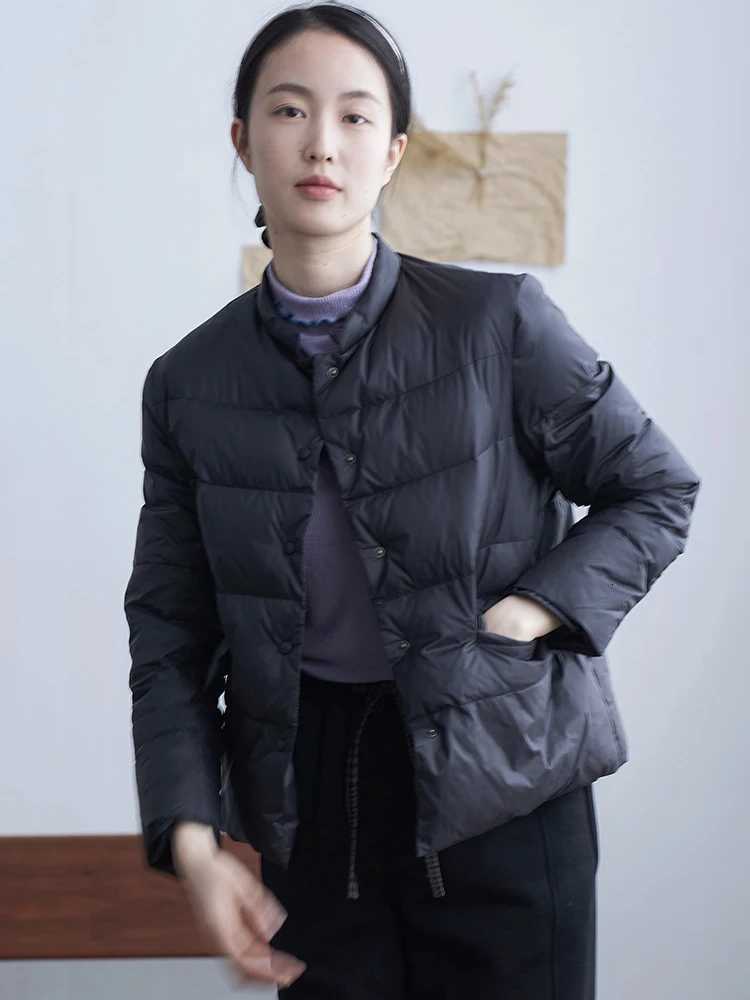 Short down jacket for women standing collar in autumn fashion with warm puffer down jacketT251105