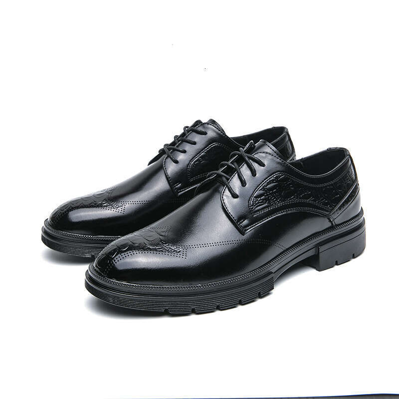 Men's in plus size, new casual leather fashionable men's business shoes, Korean version, trendy groom's wedding shoes