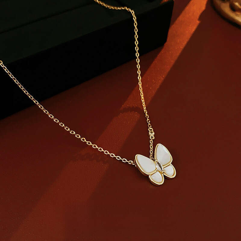 Pendant necklace Real Gold Plated Butterfly Mother of Pearl Necklace Elegant Versatile Zircon Collarbone Chain Light Luxury Fashion High End Jewelry g