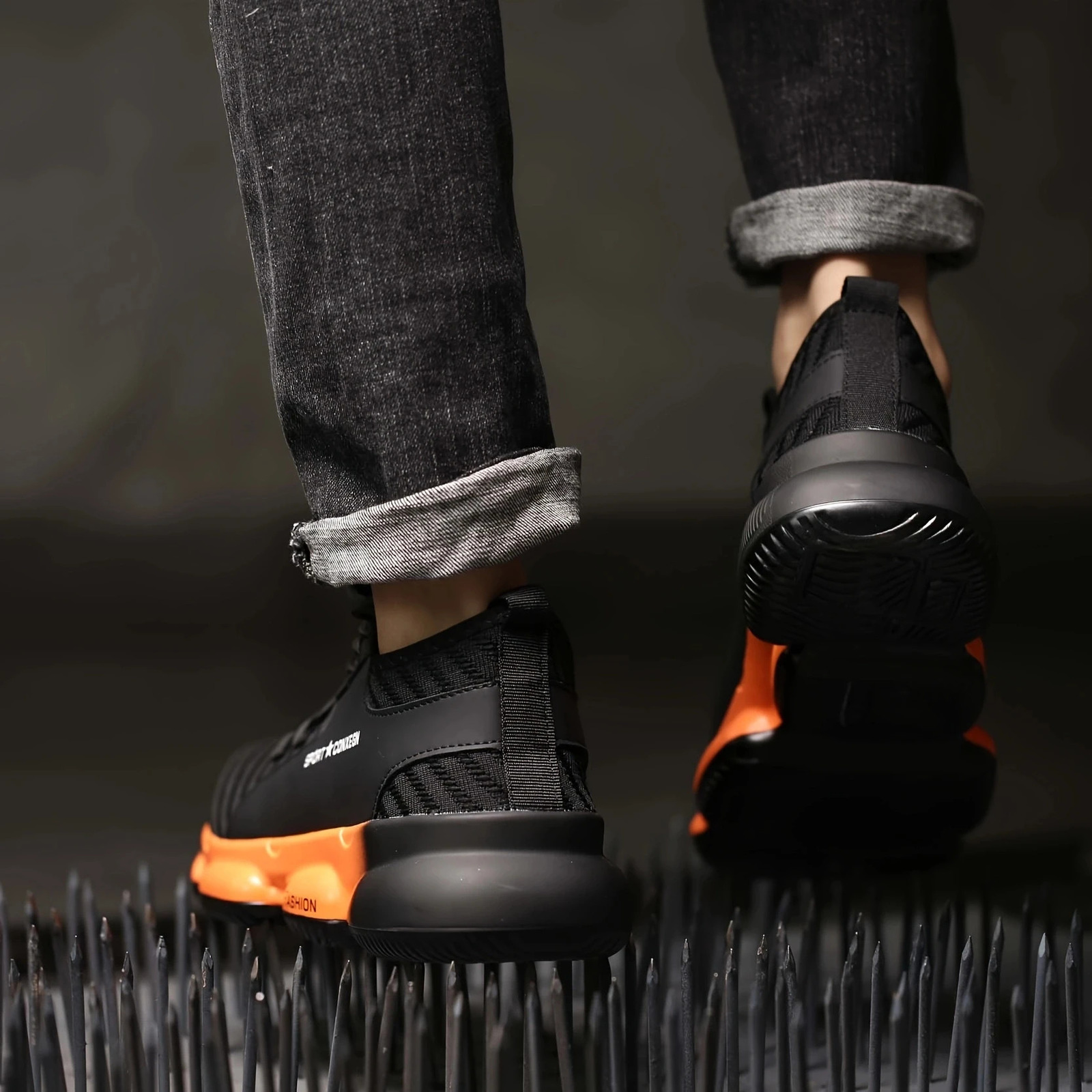 Anti-smash anti-puncture breathable fashionable and comfortable safety shoes 251105