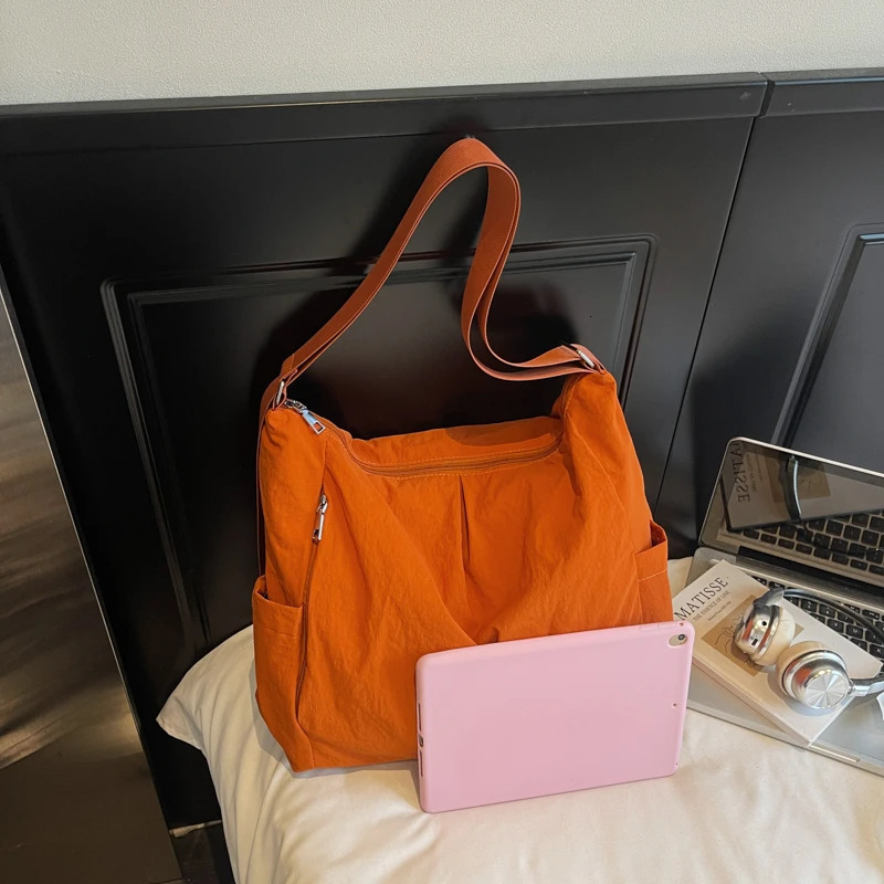 Minimalist and simple large capacity crossbody bag for women model pure color small crossbody bag single shoulder s 251104