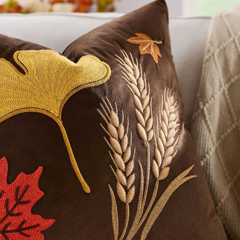 Autumn Thanksgiving Pillowcase Fashion Jacquard Embroidery Maple Leaf Throw Cushion Cover Headboard Pillowcases 30x50/45x45cm Y251105