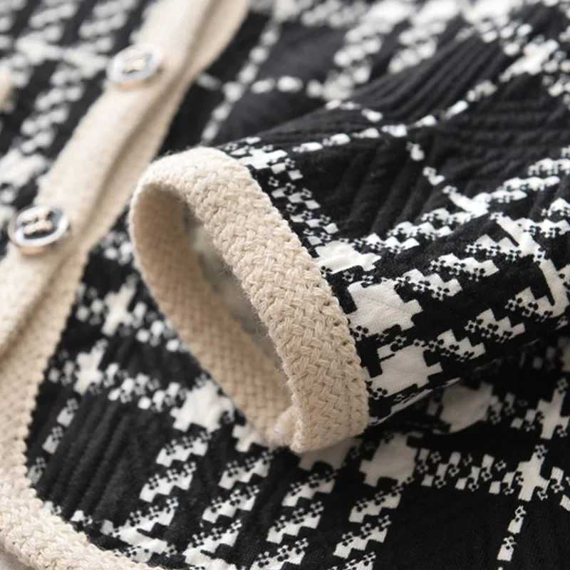 New Girls New Brand Girls Clothing Long Sleeve Checkered Childrens Set TopPants 2-piece Elegant Childrens Set Y251105