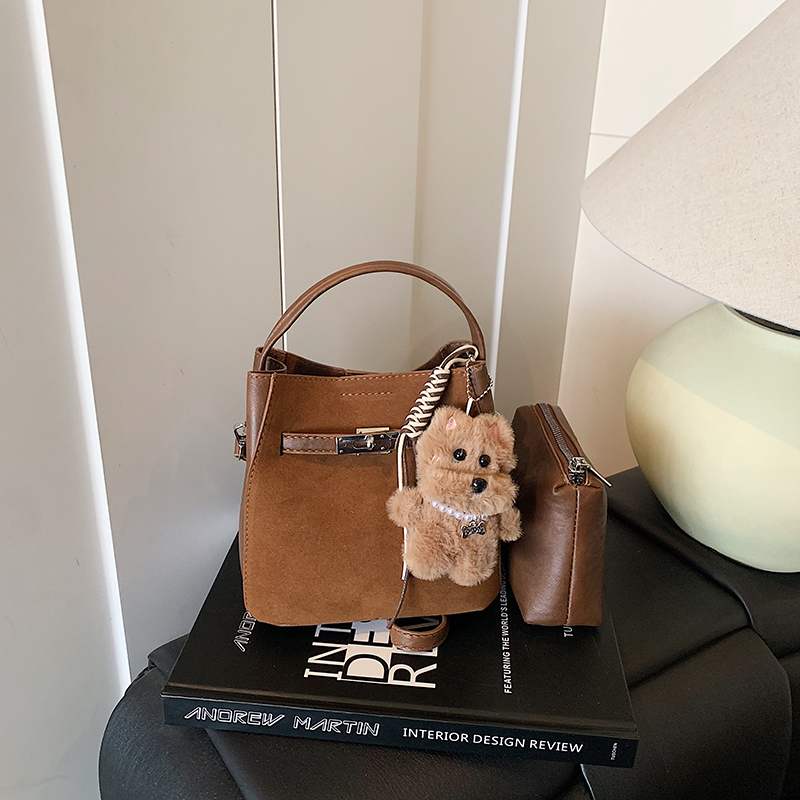 2025 Spring Women's Simple Leisure Fashion Luxury Party Handbag Large Capacity Crossbody Bag Essential Shoulder Bag for College Students Shopping