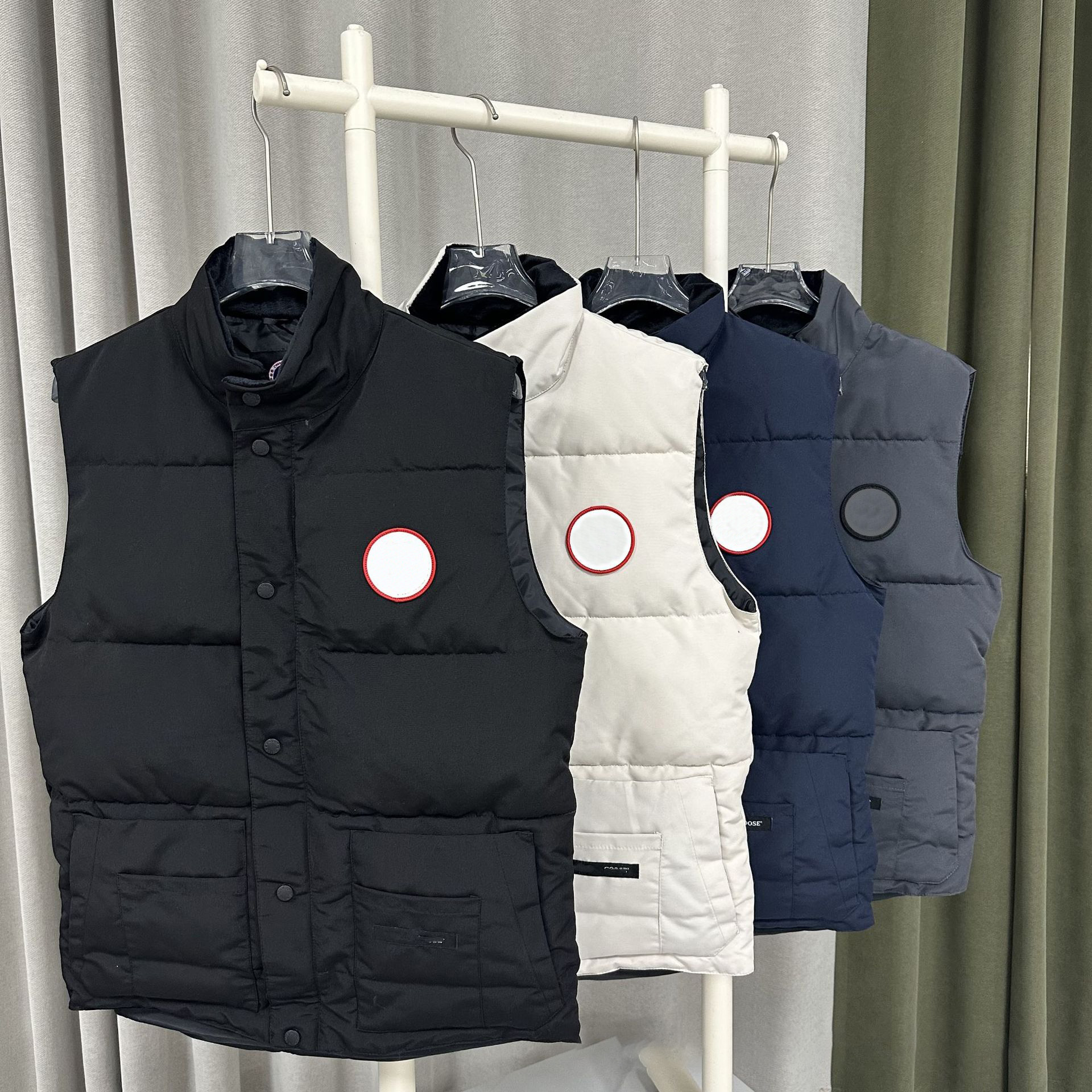 High quality puffer down unisex Designer vest embroidery Button up Canadian warm cotton Outwear thicken Fashion Loose coats Outdoor winter Jackets