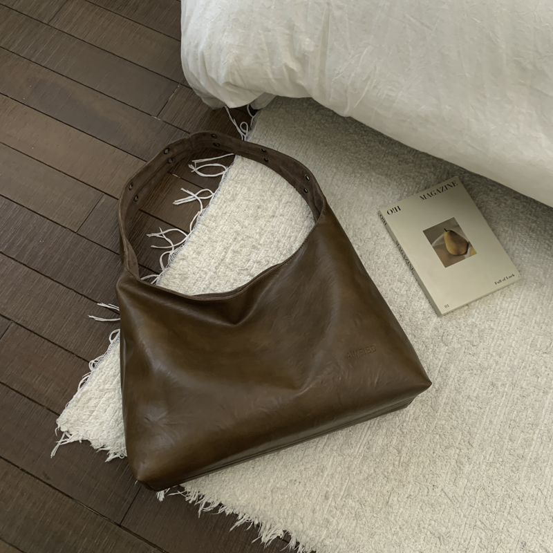 2025 Summer Women's Simple Leisure Fashion Luxury Party Handbag Large Capacity Crossbody Bag Essential Shoulder Bag for College Students Shopping