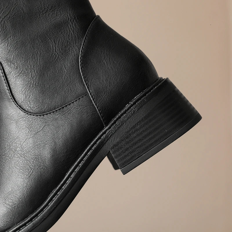 Womens AutumnWinter Genuine Leather Cowhide Mid Heel Large Metal Belt Buckle and Knee Zipper High Barrel Knight Boots 251031