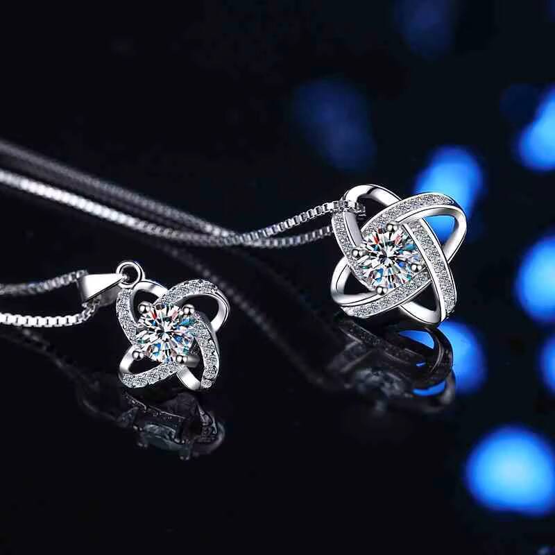 Fine Jewel Selling Elegant VVs1 05Ct Diamond VVs1 Moissanite S925 Sterling Silver Pendant Chain Necklace Womens Jewelry